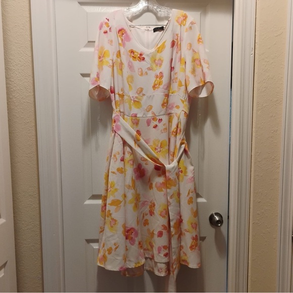 NWT Lane Bryant Floral Yellow Pink Midi Dress V-Neck Pockets Lena Summer Size 22 - Picture 1 of 5